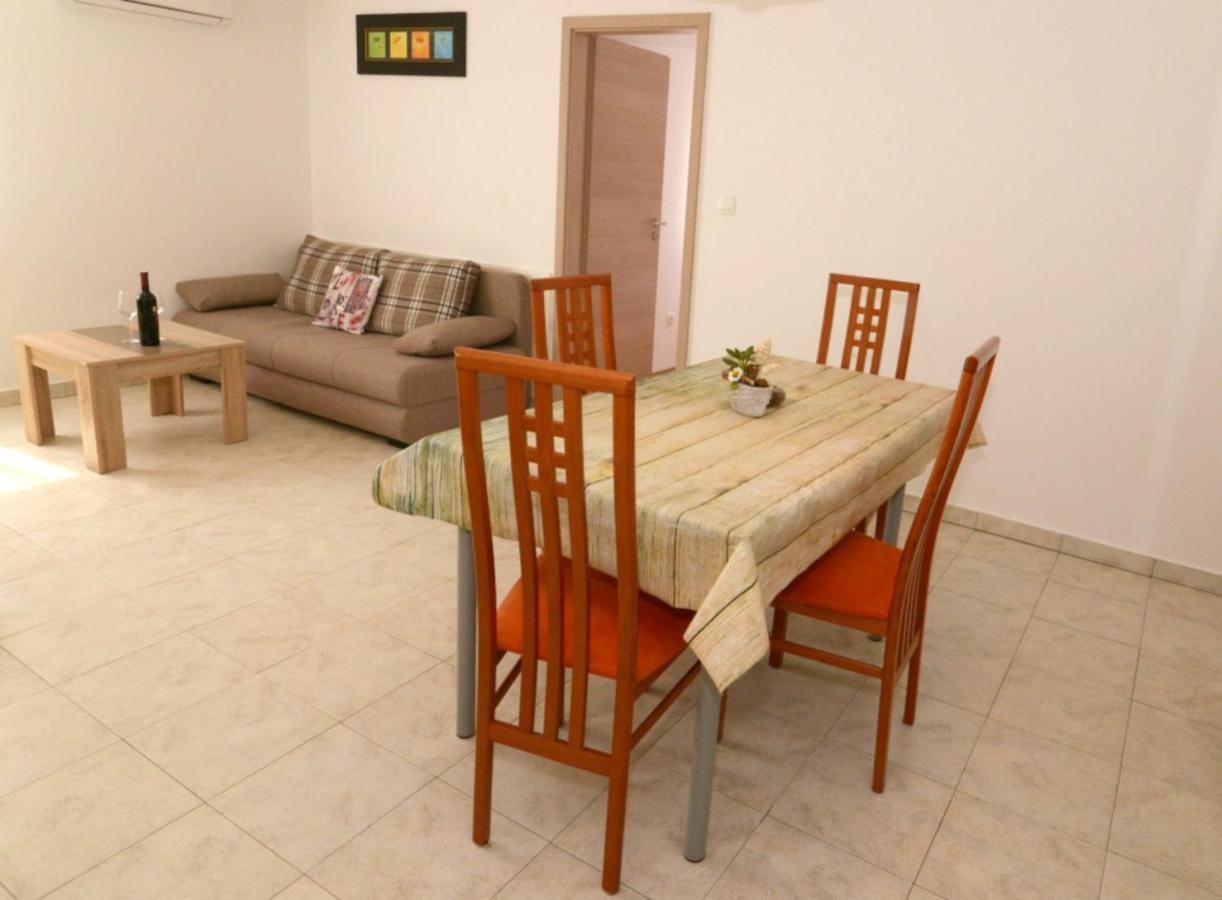 Apartment Natali เบรอเซส ภายนอก รูปภาพ